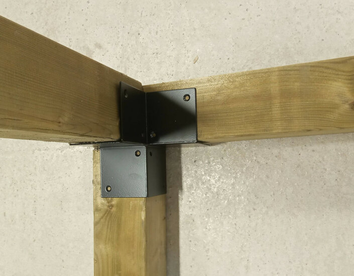 Houtverbinding drieweg zwart gepoedercoat voor balken tot 135 mm in gebruik