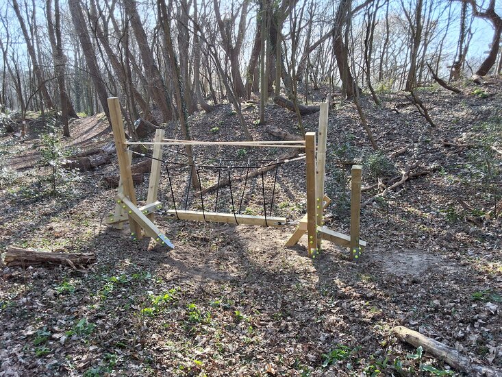 Sfeerfoto 2 White Rhino *Q-line** Speeltoestel Brug Freestanding Openbaar