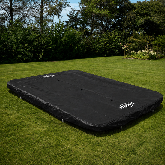 BERG Ultim afdekhoes Extra - 330 x 220 cm - Zwart op een trampoline