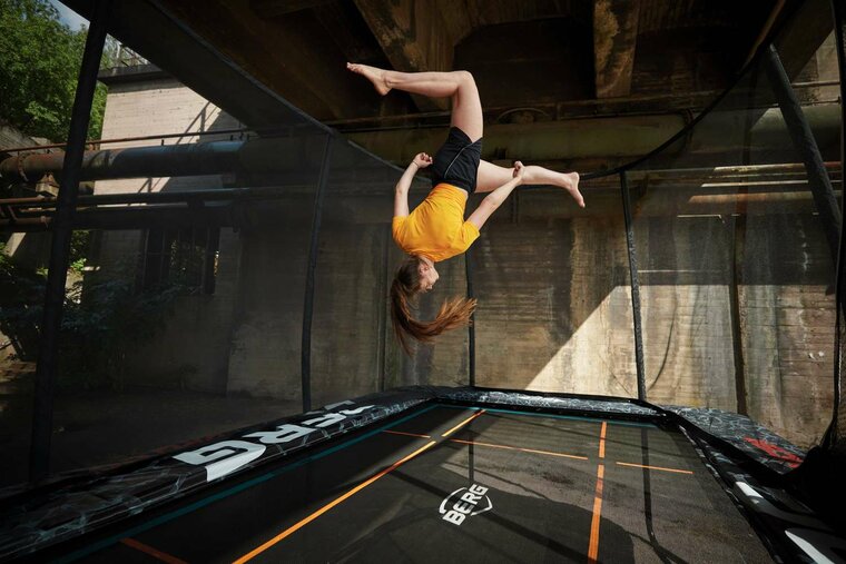BERG Mood afbeelding Ultim Pro Bouncer 500 Salto makende springster