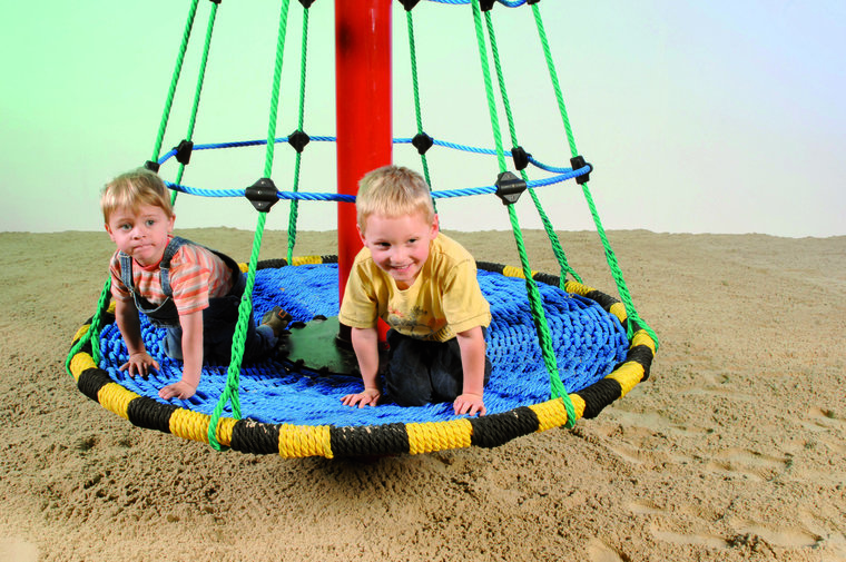 Piramide klimtoren sfeer met kids