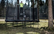 Akrobat Trampoline Primus Challenger 330x250 cm met veiligheidsnet sfeer 1