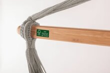 detailfoto van de spreidstok en de touwen van de Hangstoel Domingo kingsize Almond