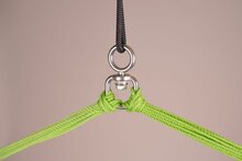 detailfoto van de touwen en ophanging van de Hangstoel Domingo Basic Lime
