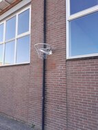 Basketbalring met net - schoolplein - speelveld