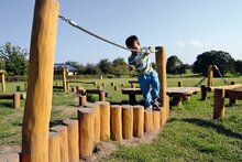 sfeerfoto 3 Robinia Evenwichtspalissade met Gewapend Touw Openbaar (Serie 29)