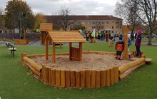 Robinia Zandbak met Speelhuisje Openbaar