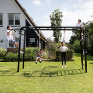 BERG playbase met spelende en sportende personen