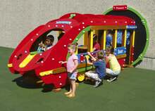 sfeerfoto van de Europlay Express Speeltrein met tunnel waar kinderen aan het spelen zijn