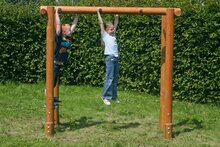 sfeerfoto van het Europlay Avonturenpad Hangladder Tarzan waar kinderen op aan  het spelen zijn