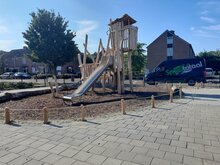 sfeerfoto van het Omheiningstouw *PH** &Oslash;25mm bevestigd op een schoolplein bij een speeltoren