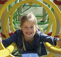 detailfoto van het frame van het Europlay Klimtoestel Voyage Spiral waar een kind in speelt
