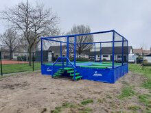 trampolinepark op speelplaats openbaar gebruik