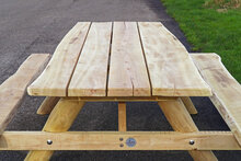 Tafelblad van robinia picknicktafel