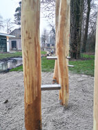 Closeup foto van Robinia houten stelten met voetsteun