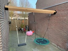 Muursteun RVS Zwart gepoedercoat voor vierkante palen met een paal en twee accessoires