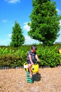 kind wipt op Eco-Play Bij Openbaar