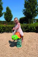 kind zit op Eco-Play Landschildpad Openbaar