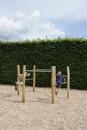 kinderen spelen met Eco-Play Zeshoekig Duikelrek Openbaar