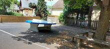 Ronde Betonnen Tafeltennistafel Blauw op straat