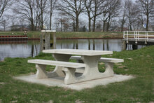 Naturel Betonnen Picknickset Standaard op gras