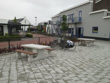 Naturel Betonnen Picknickset DeLuxe met Bamboe Zitvlak op een plein