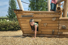 De piraten boot vanuit de patrijspoort gezien