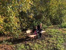 Sfeerfoto in openbare ruimte  Eco-Play zitbank 2 meter Robinia 
