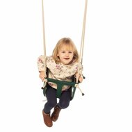 kind schommelt in Rigide Babyschommel Donkergroen met Beige BR-touw