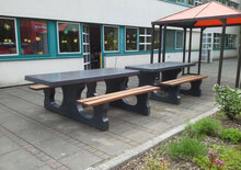 Betonnen Picknickset DeLuxe Rolstoeltoegankelijk Antraciet Gelakt op een terras