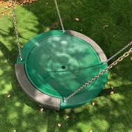Nestschommel Polyethyleen Groen Openbaar Ø95 cm met Rubberen Bumpers boven kunstgras