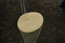detail houten staander
