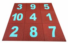 bovenaanzicht van Rubber Hink-Stap-Sprong Tegels 50x50x4,5cm Rood met Blauwe Cijfers