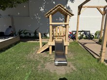Voorzijde foto Robinia Peuter Torentje Mouse RVS glijbaan met dak