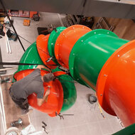 installatie oranje groene maatwerk glijbaan