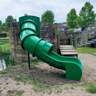 Maatwerk glijbaan groen buiten