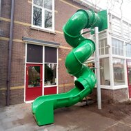 Maatwerk spiraalglijbaan groen Kids first kinderopvang