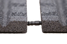 verbindingspennen tussen rubber tegels