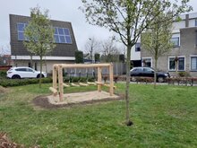 B-Play Wiebelbrug Robinia Openbaar 400 cm op grasveld