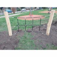 B-Play Robinia Verticaal Klimnet met Stappalen Openbaar - Module 2 in speeltuin