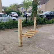 B-Play Robinia Wiebelbrug Klein met Stappalen Openbaar - Module 3B-Play Robinia Wiebelbrug Klein met Stappalen Openbaar - Modul