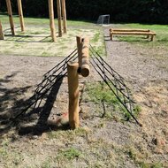 zijkant van B-Play Robinia Klimnet Parcours Openbaar - Module 8