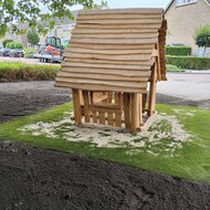 linkerkant B-Play Speelhuisje Benny Openbaar in woonwijk