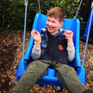 Sfeer foto Kunststof Schommelkuip turquoise voor Tiener me een handicap/beperking(oud model)