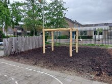 zijaanzicht van B-Play Robinia Apenbrug Openbaar - Module 7