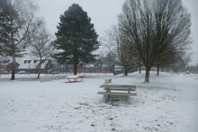 Naturel Betonnen Picknickset Standaard met onderstel sneeuw