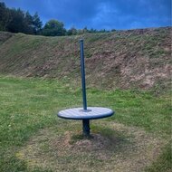 Twister &Oslash;67 cm met Paal geplaatst op gras