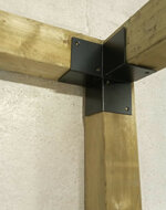 Houtverbinding drieweg zwart gepoedercoat voor balken tot 135 mm onderkant