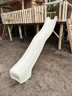 Losse glijbaan Pastel Wit 300 cm voor Platformhoogte 135 -150 cm in gebruik