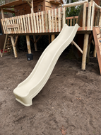 Losse glijbaan Pastel Wit 220 cm voor Platformhoogte 115 - 125 cm in gebruik